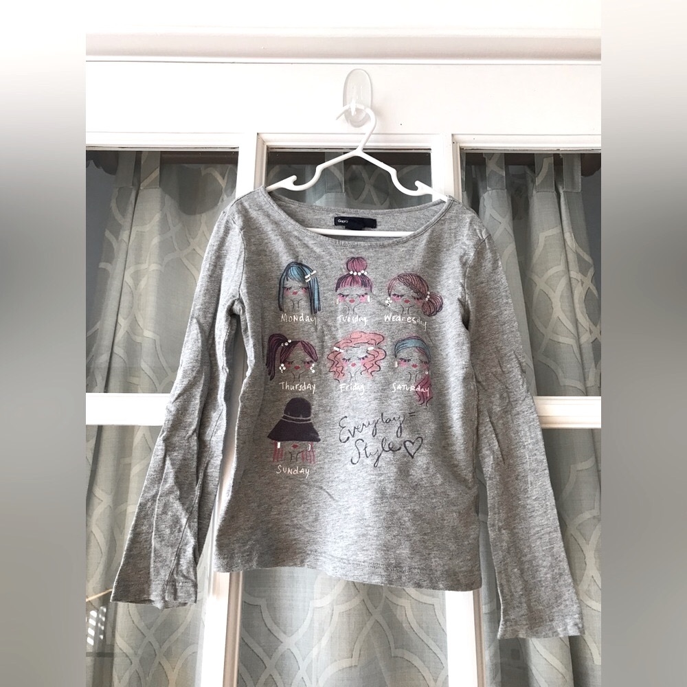 Gap Kids size 6 - 7 long sleeve heather gray cotton tee w/ fashion days of week